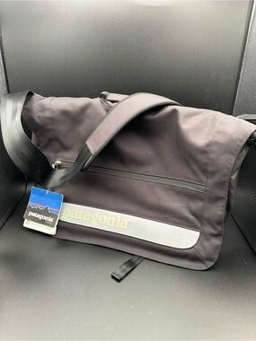 Patagonia Half Mass Messenger Bag – Black, NWT, Laptop Sleeve, Reflective Strip
